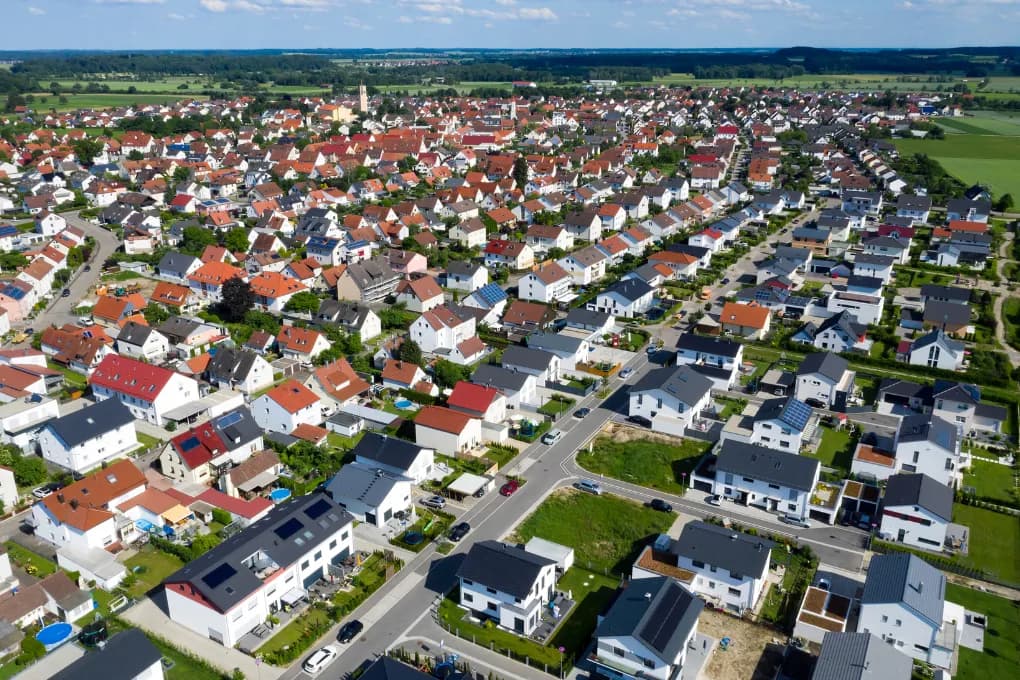 over head image of homes in the sunbelt